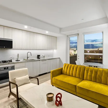 Comfortable And Spacious Condo In West Hollywood